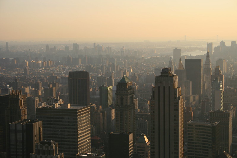 Smoggy NYC, photo by urbanfeel on flickr